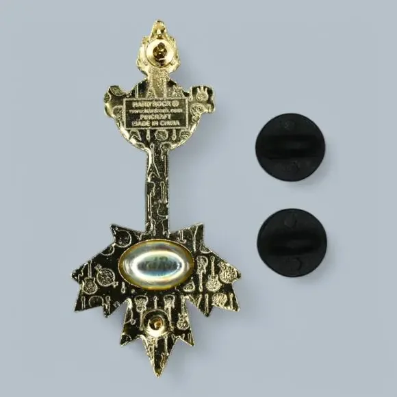 Hard Rock Pin Niagara Falls Canada Red Maple Leaf Guitar - Picture 2 of 2